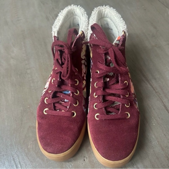 Keds Burgundy Floral High-Top Sneakers. - Picture 9 of 9